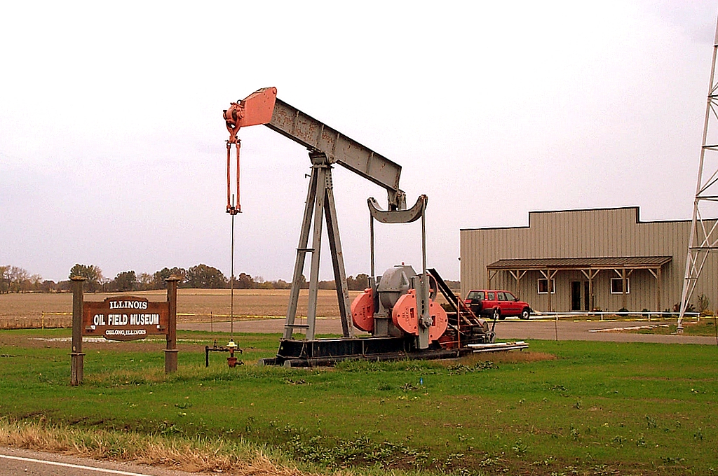 Illinois Oil Field Museum, Oblong AOGHS 2005 Oil well pump jack outside Illinois oil museum in Oblong in 2005.