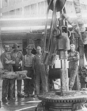 Rotary-San-Joaquin-Valley-Geology-AOGHS Roughnecks on drilling floor of 1917 rotary rig in the Coalinga, California, oilfield.