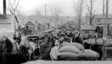 Wildcatters and Ford Model Ts crowd a muddy main street in Seminole, Oklahoma